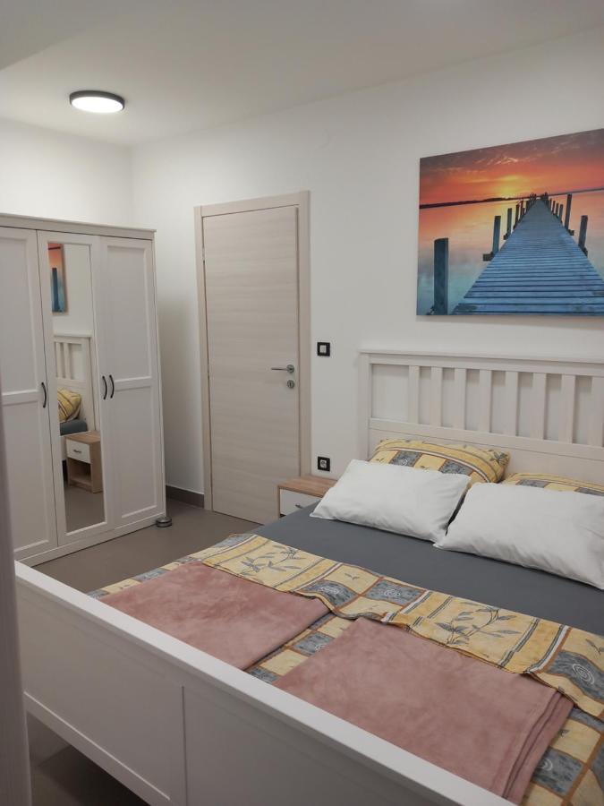 Apartmani Nizic Jadranovo Zewnętrze zdjęcie